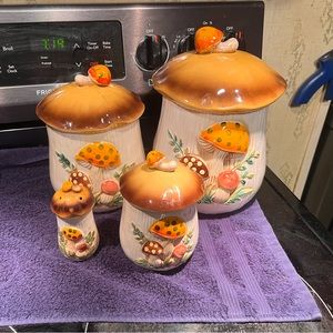 Selling vintage sears set of canisters and a salt shaker no chips or cracks